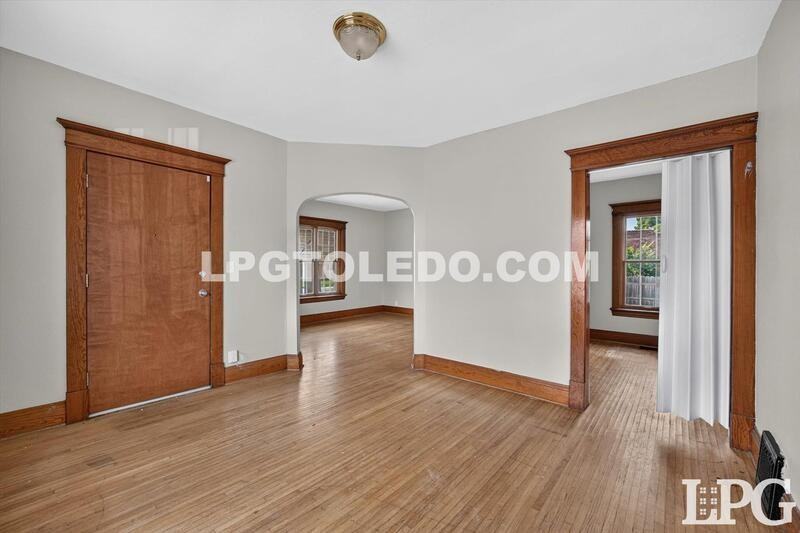 3318 Stickney Ave - Photo 7 of 38