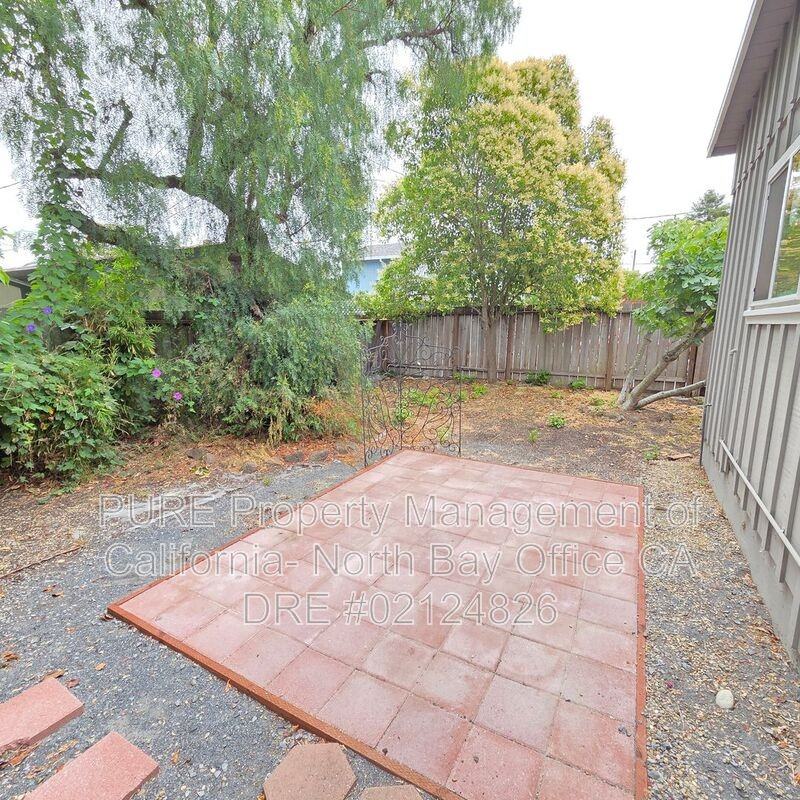 4 Kandace Ct - Photo 7 of 10