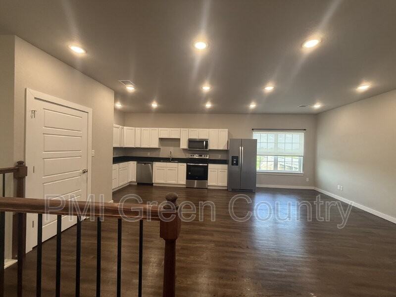 13527 S Mingo Rd #4 - Photo 3 of 12