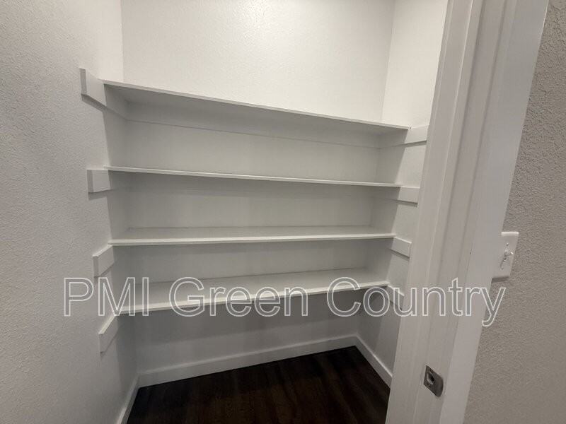 13527 S Mingo Rd #4 - Photo 6 of 12