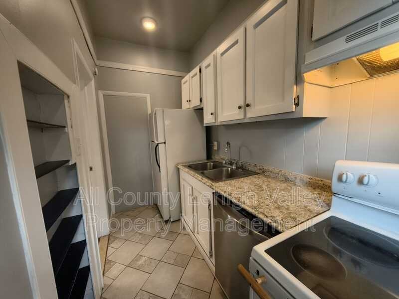 127 N 12th St - Photo 3 of 12