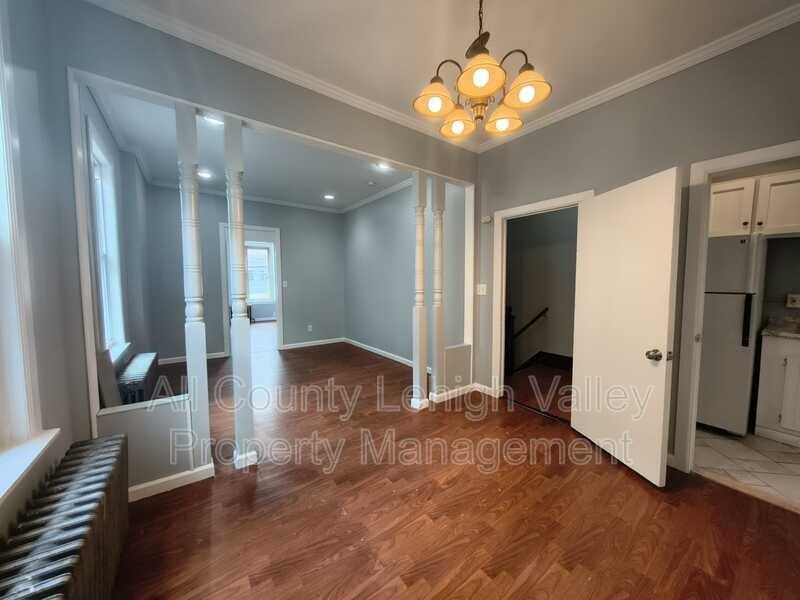 127 N 12th St - Photo 4 of 12