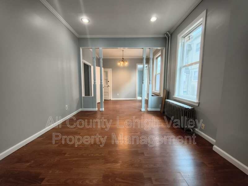 127 N 12th St - Photo 5 of 12