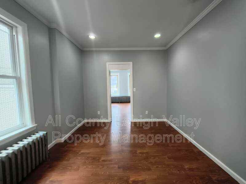 127 N 12th St - Photo 6 of 12