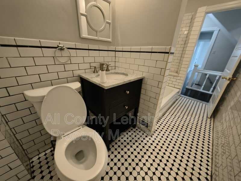 714 Atlantic St - Photo 4 of 13