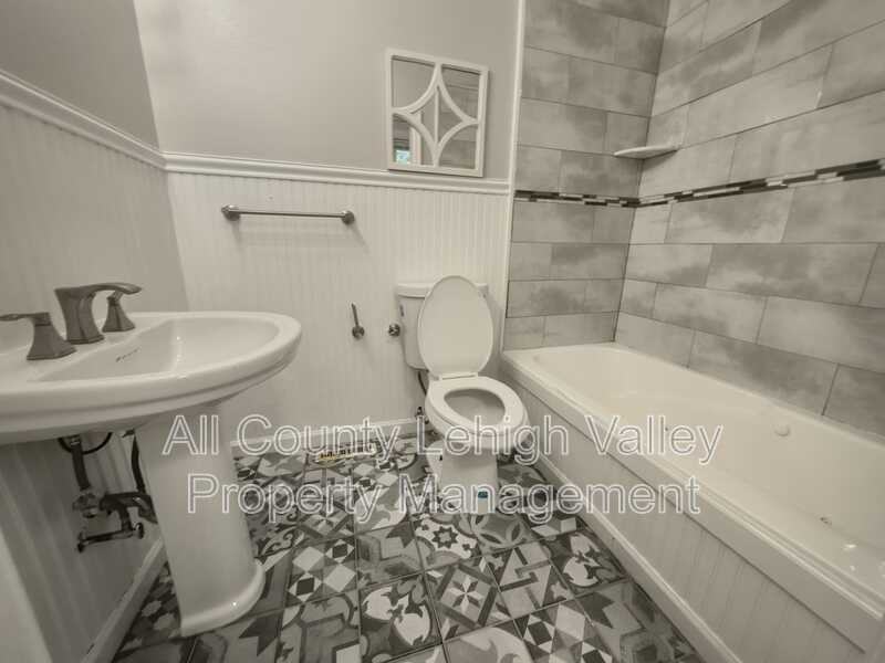 714 Atlantic St - Photo 5 of 13