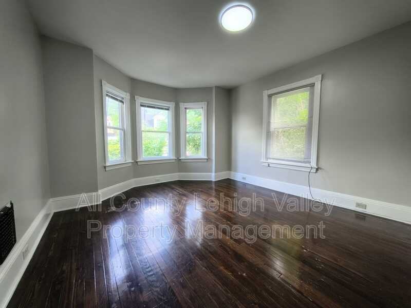 714 Atlantic St - Photo 6 of 13
