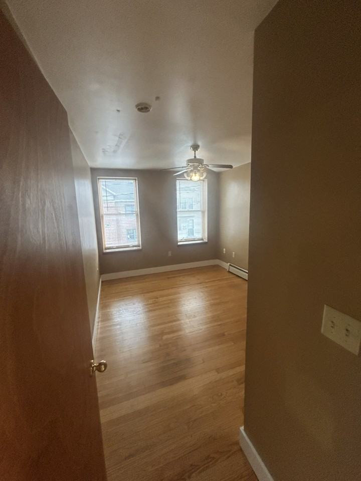 91 Broad St - Photo 2 of 12
