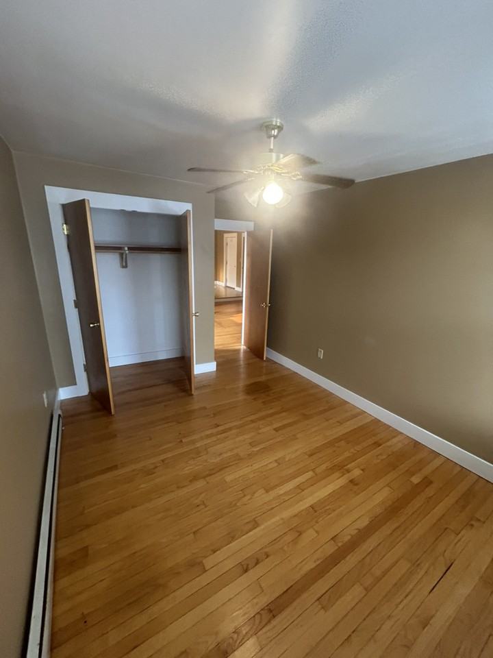 91 Broad St - Photo 3 of 12