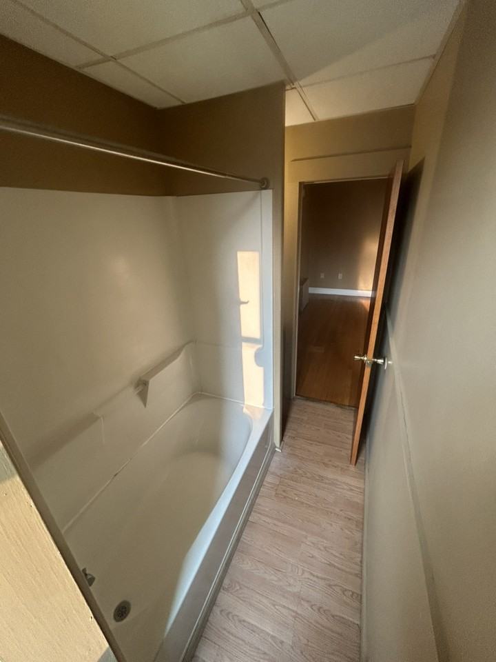 91 Broad St - Photo 4 of 12
