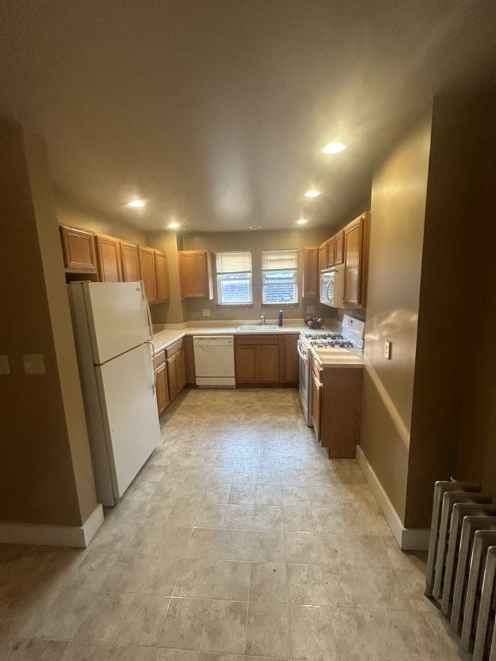 91 Broad St - Photo 6 of 12