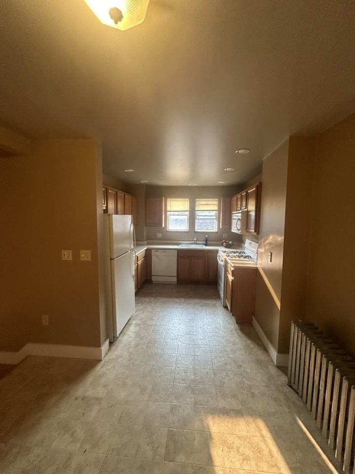 91 Broad St - Photo 7 of 12