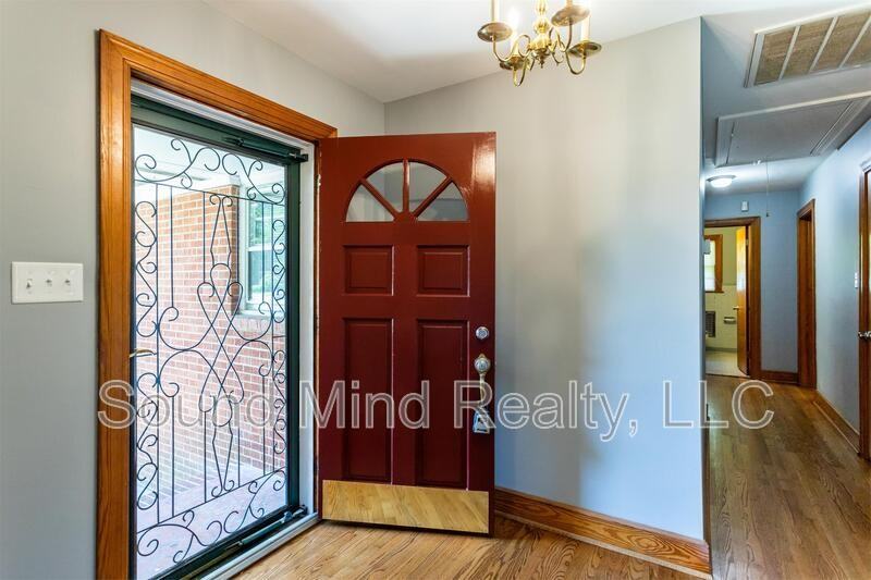 300 Tyson Ave - Photo 3 of 26