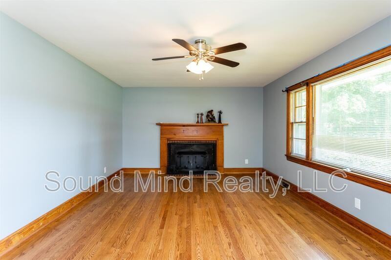 300 Tyson Ave - Photo 4 of 26