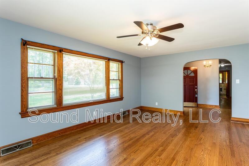 300 Tyson Ave - Photo 5 of 26