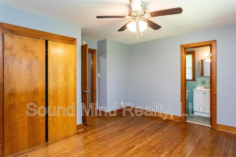 300 Tyson Ave - Photo 6 of 26