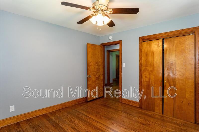 300 Tyson Ave - Photo 7 of 26