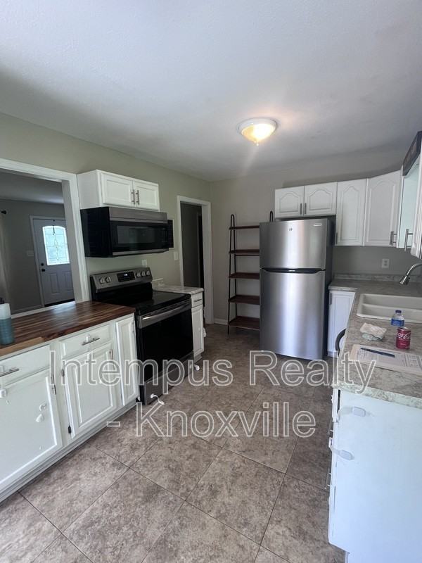7931 W Cliff Dr - Photo 3 of 20