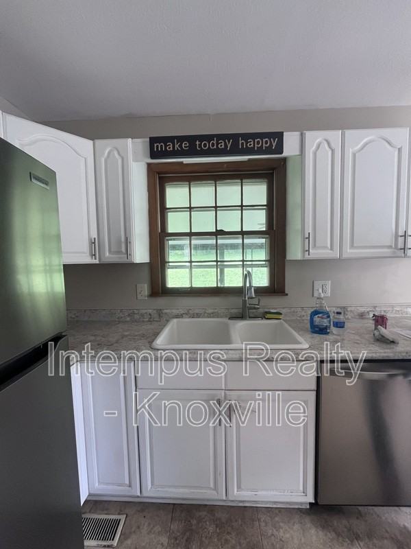 7931 W Cliff Dr - Photo 5 of 20