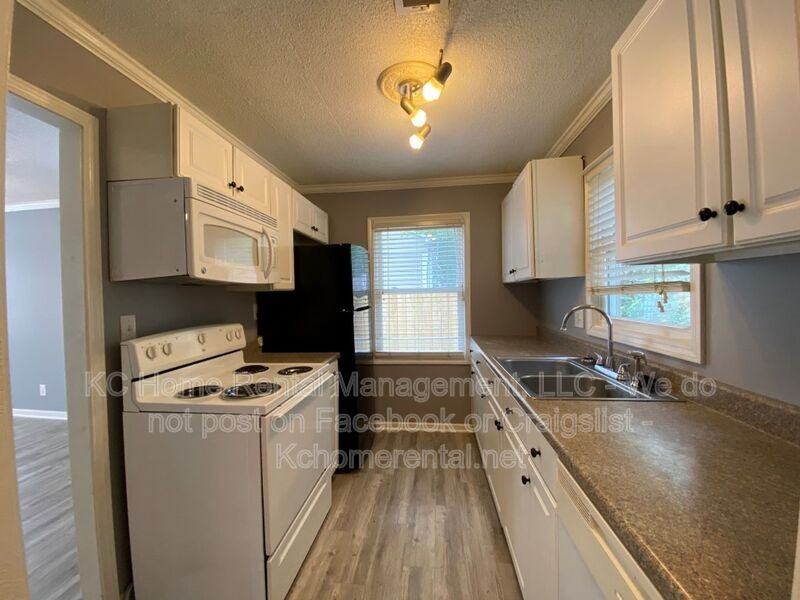 704 Ne 45th Ter - Photo 5 of 29
