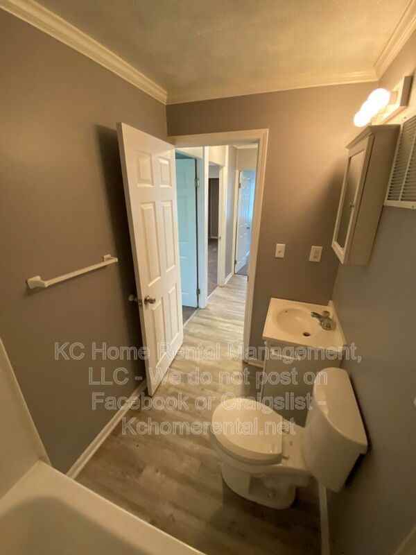704 Ne 45th Ter - Photo 7 of 29
