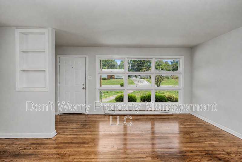 928 Stephens St - Photo 2 of 7