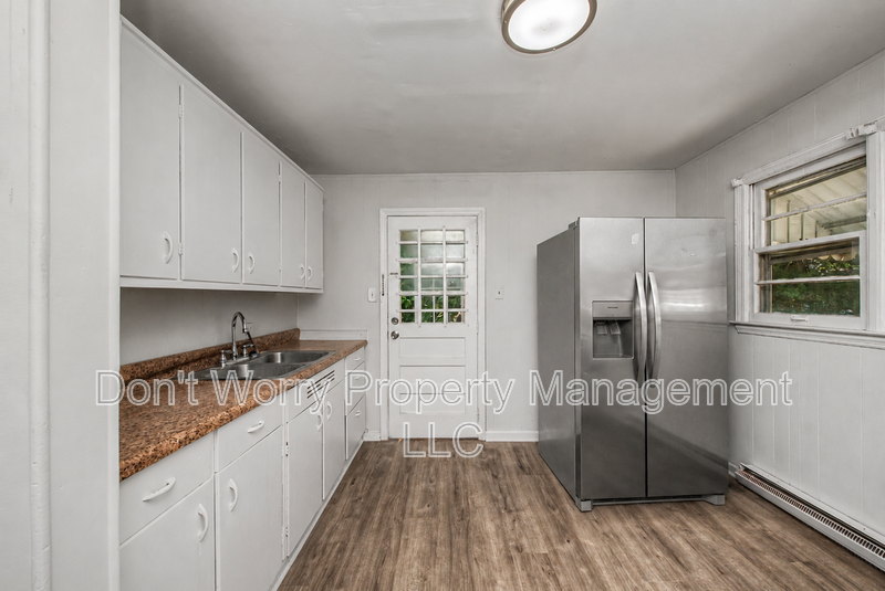 928 Stephens St - Photo 3 of 7