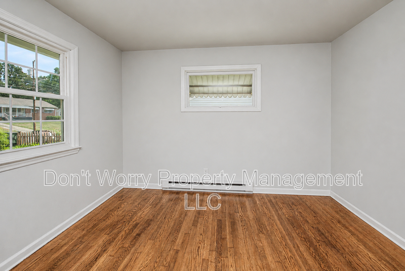 928 Stephens St - Photo 5 of 7