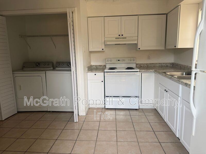 3828 Lakeshore Dr #B - Photo 3 of 13