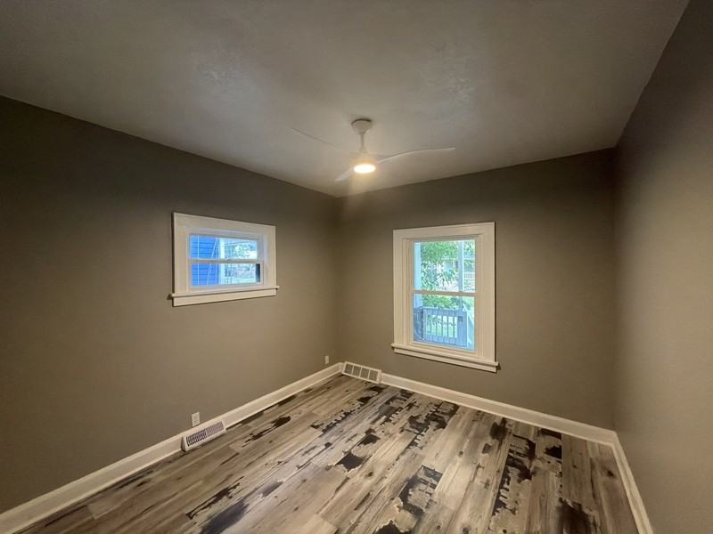 11223 Nelson Ave - Photo 4 of 17
