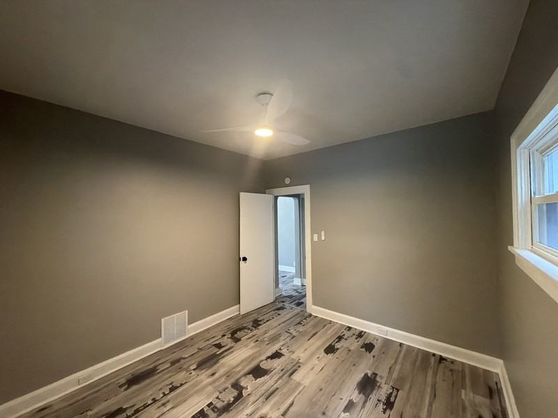 11223 Nelson Ave - Photo 5 of 17