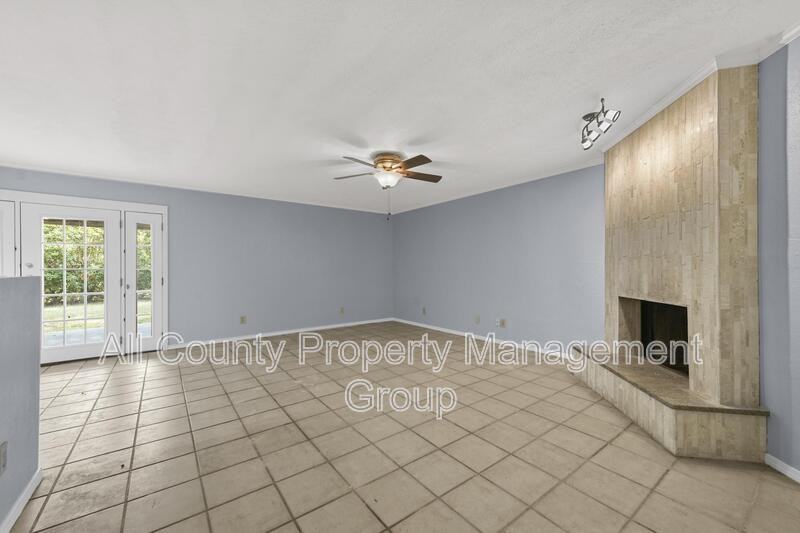 1305 Clark Trl - Photo 2 of 17