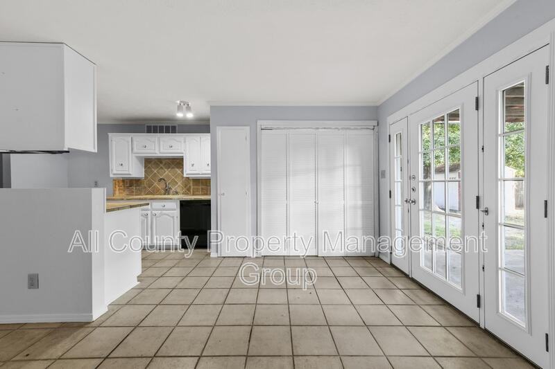 1305 Clark Trl - Photo 4 of 17