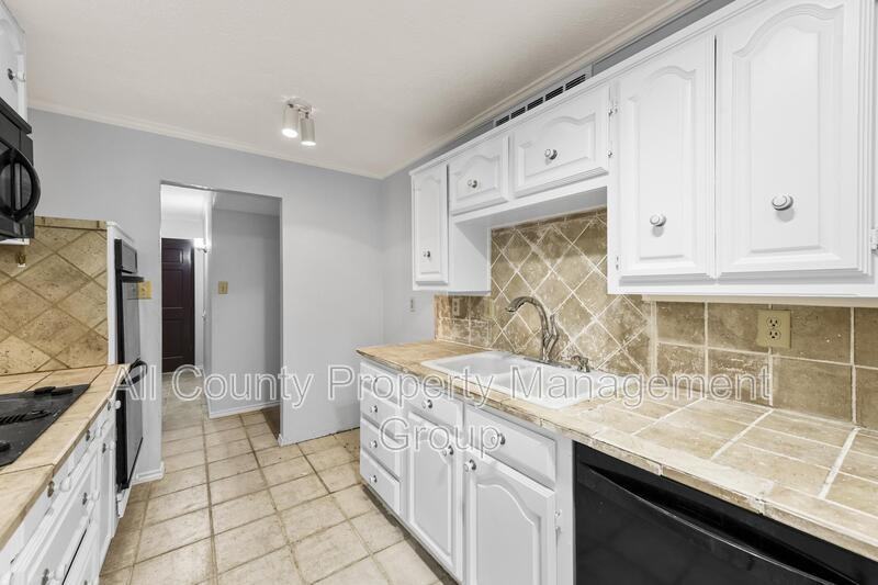 1305 Clark Trl - Photo 5 of 17