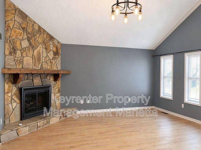 5088 Ravenwood Dr - Photo 3 of 20
