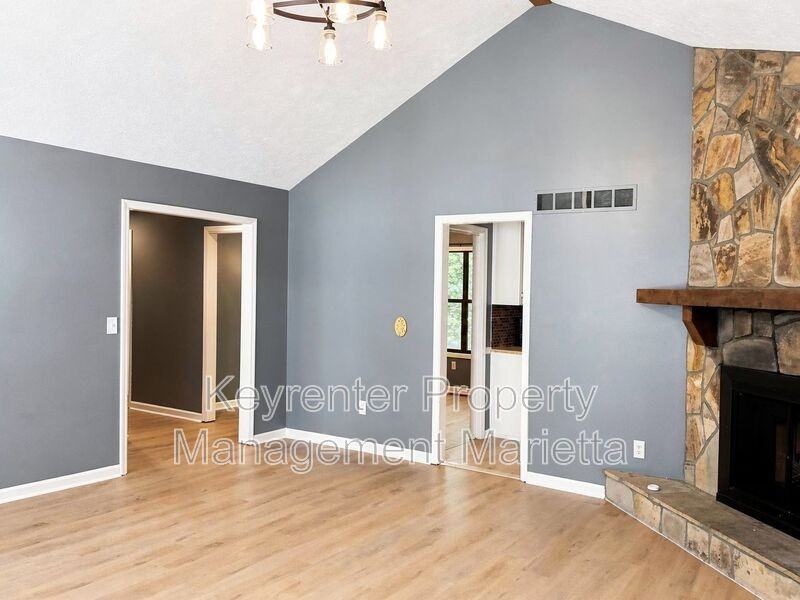 5088 Ravenwood Dr - Photo 5 of 20
