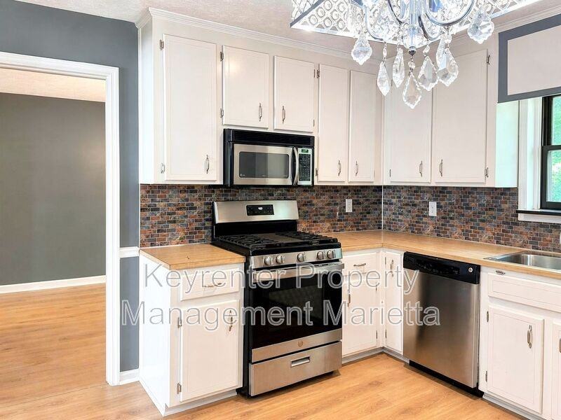 5088 Ravenwood Dr - Photo 7 of 20
