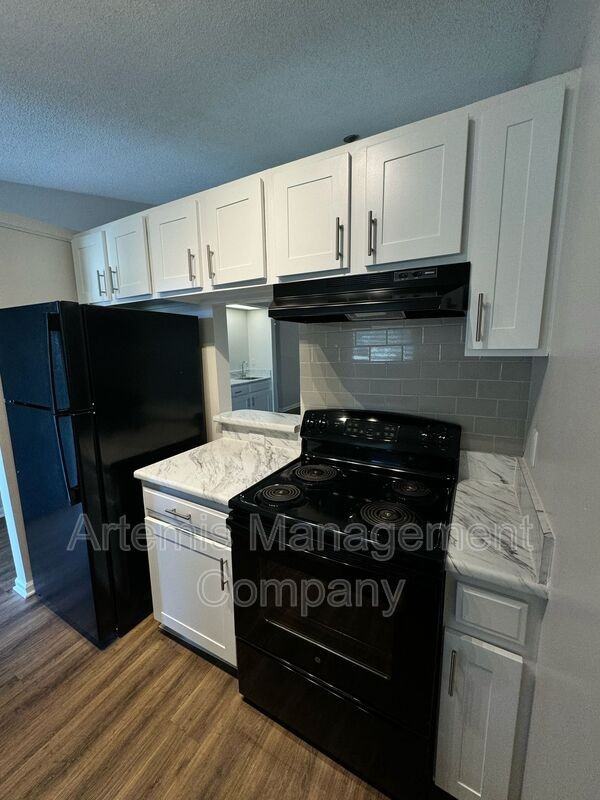 1278 Montecello Dr - Photo 3 of 15