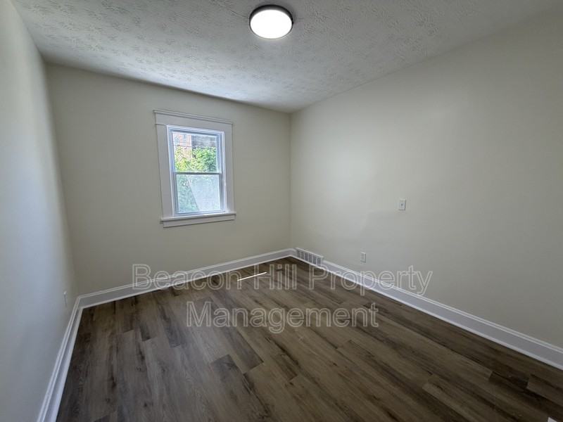3524 E 143rd St - Photo 4 of 10