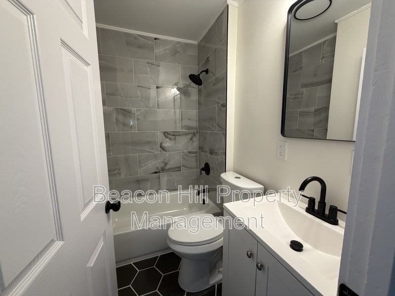 3524 E 143rd St - Photo 5 of 10
