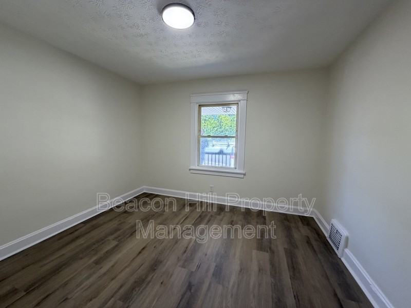 3524 E 143rd St - Photo 6 of 10