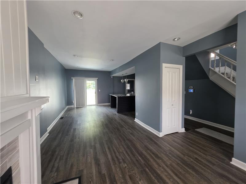297 Johnson St - Photo 4 of 11