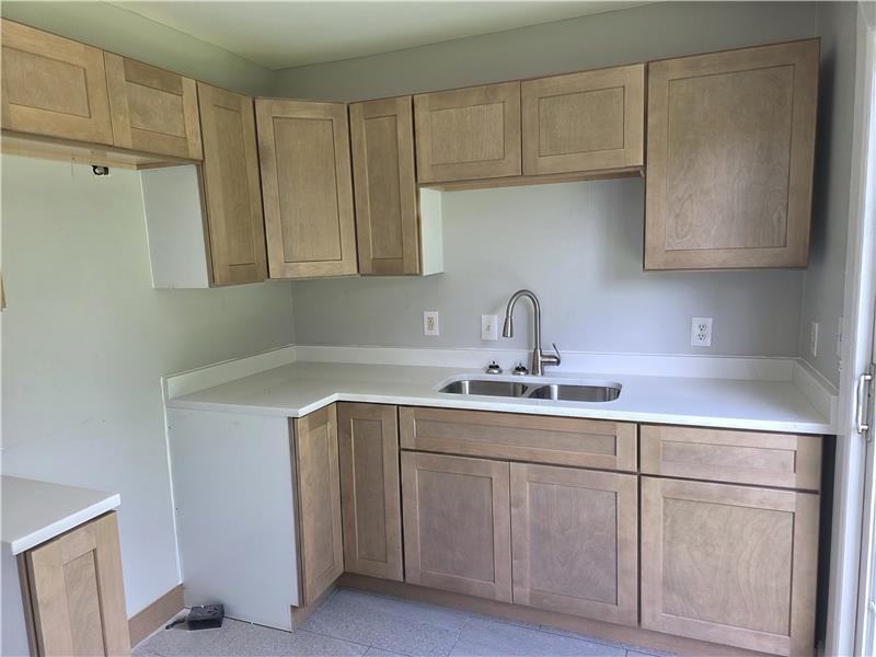 772 S Ogden Ave - Photo 2 of 11
