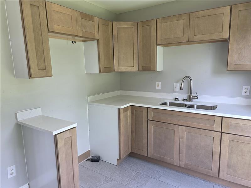 772 S Ogden Ave - Photo 3 of 11