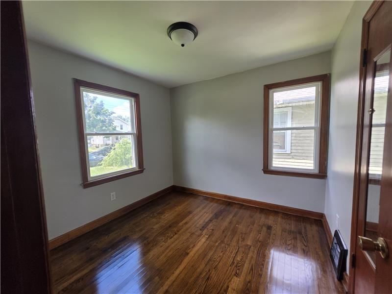 772 S Ogden Ave - Photo 5 of 11