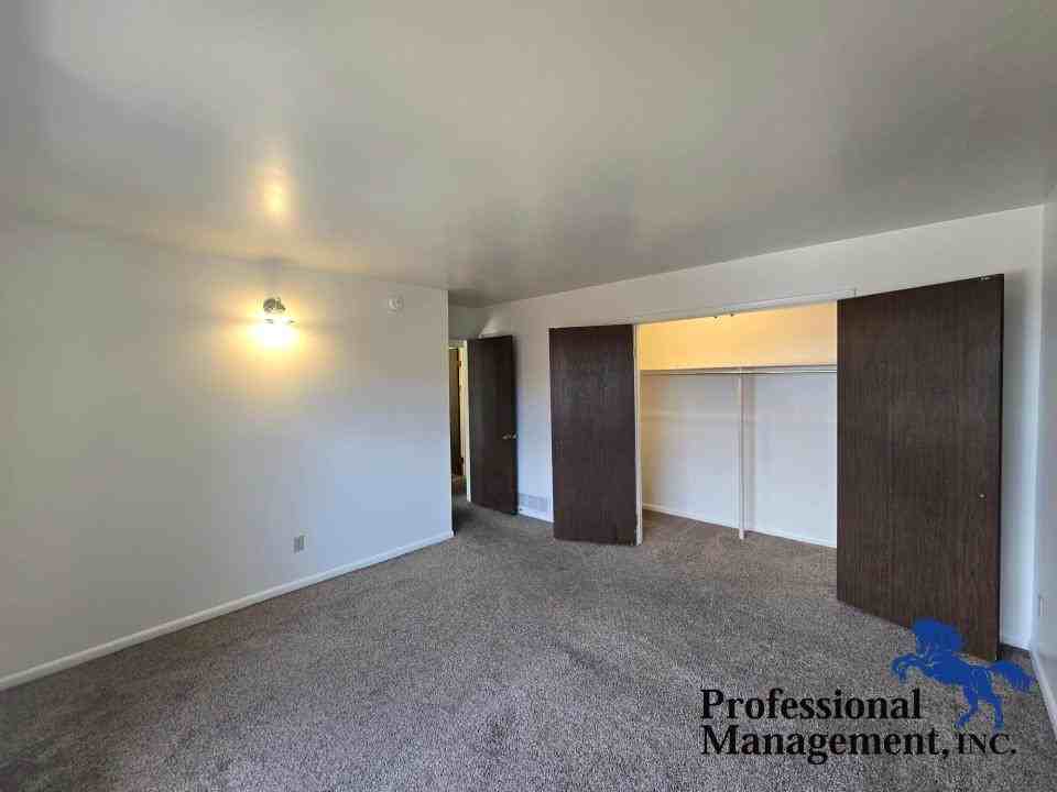 421 Lordwith Dr #9 - Photo 6 of 10