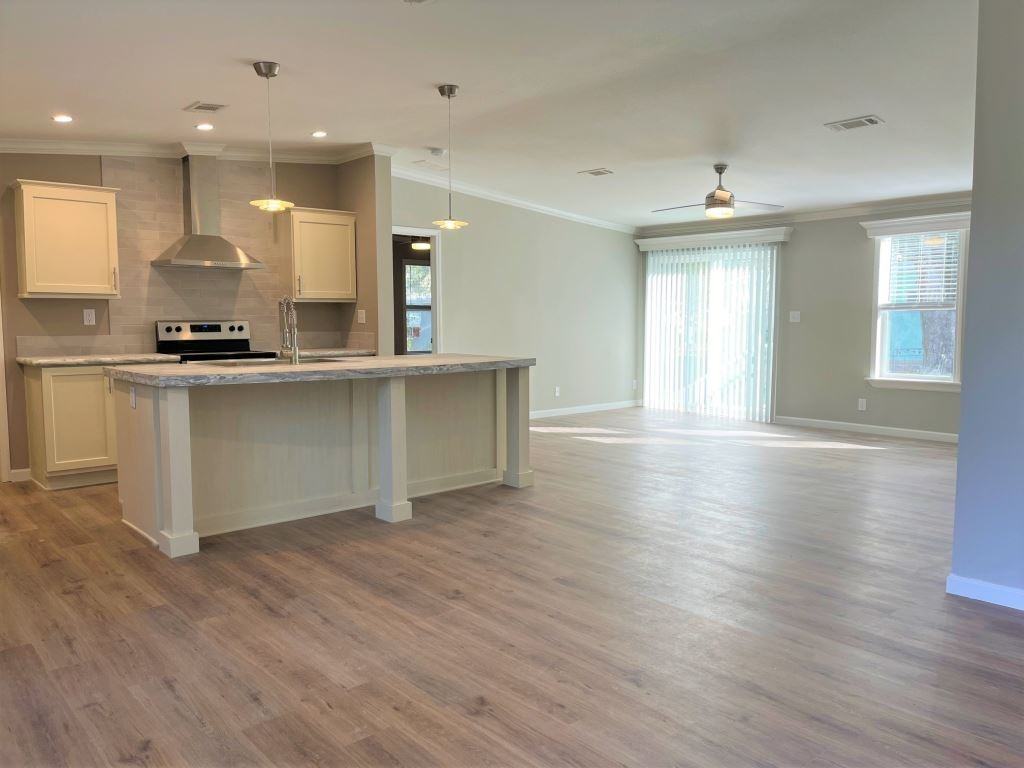 1077 Cloverleaf Cir - Photo 4 of 34