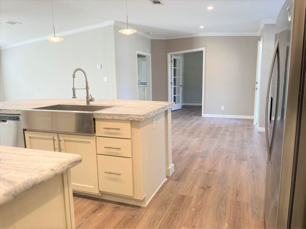 1077 Cloverleaf Cir - Photo 5 of 34