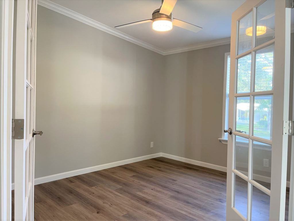 1077 Cloverleaf Cir - Photo 7 of 34
