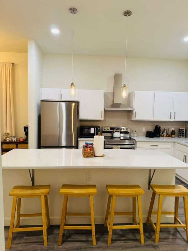 1031 S Gevers St - Photo 2 of 14